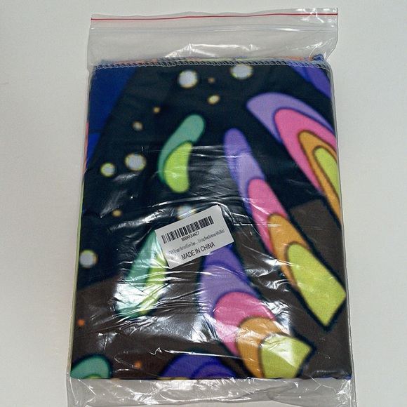 Vibrant Psychedelic Butterfly Tapestry – UV/Black Light Reactive, 60"x50" - Picture 6 of 7